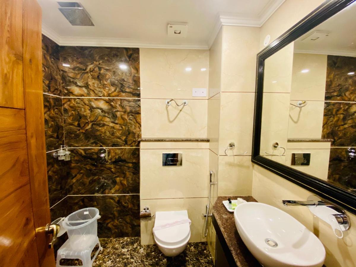 Hotel White And Restaurant 300 Mtr From Golden Temple Amritsar Dış mekan fotoğraf