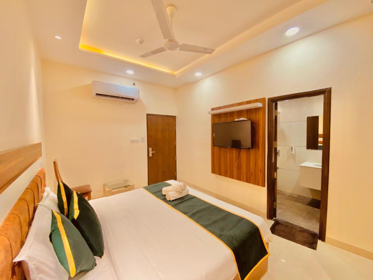 Hotel White And Restaurant 300 Mtr From Golden Temple Amritsar Dış mekan fotoğraf