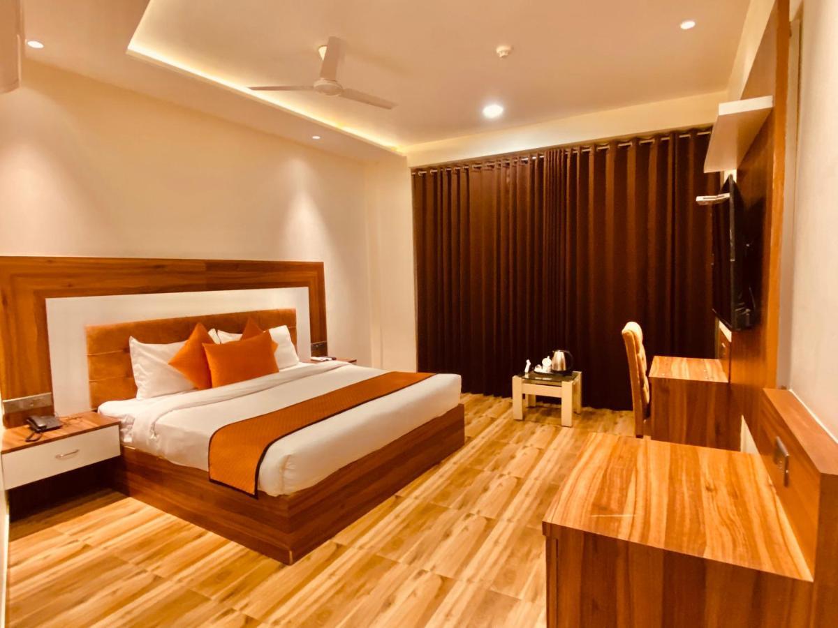 Hotel White And Restaurant 300 Mtr From Golden Temple Amritsar Dış mekan fotoğraf