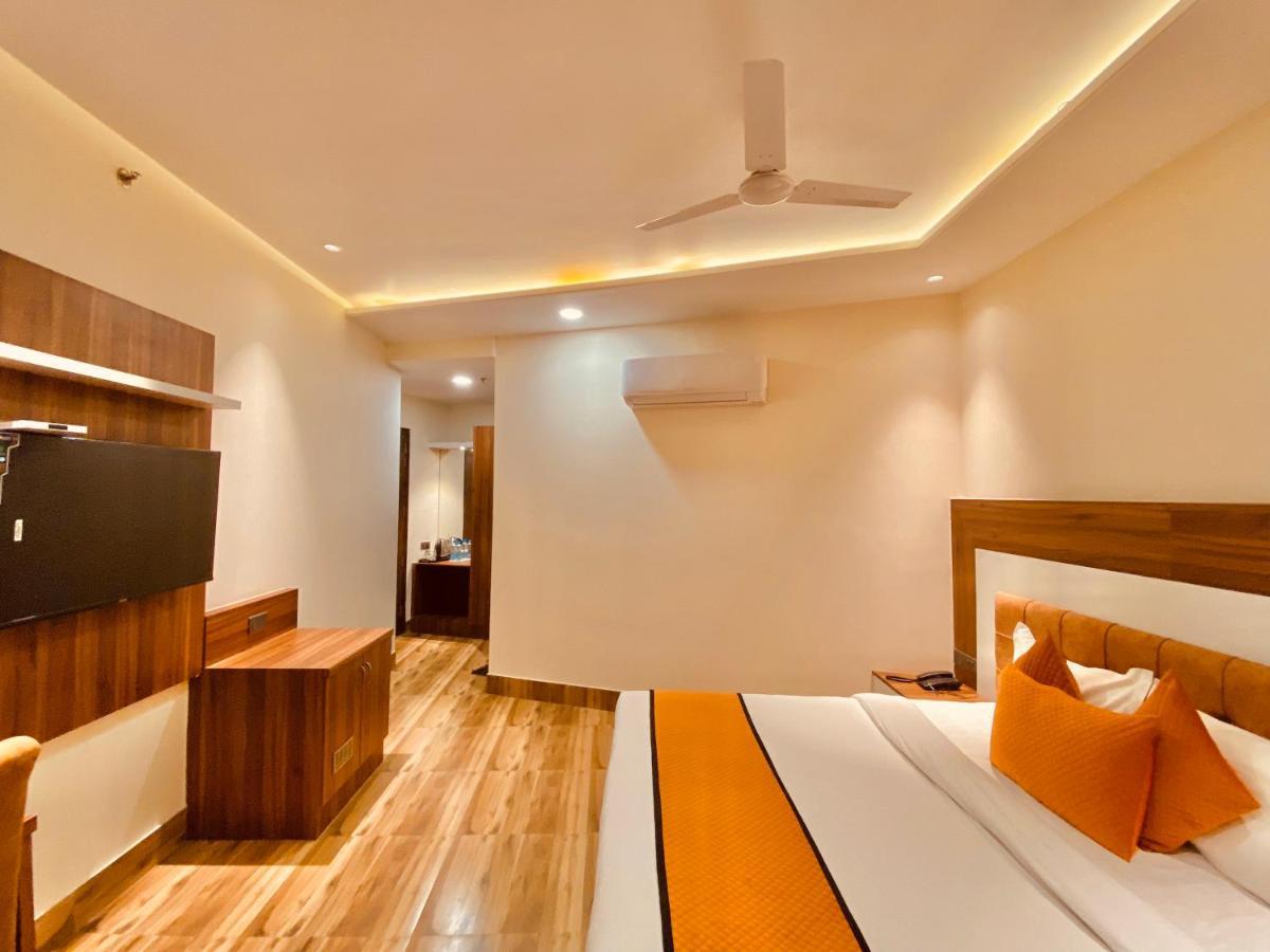 Hotel White And Restaurant 300 Mtr From Golden Temple Amritsar Dış mekan fotoğraf