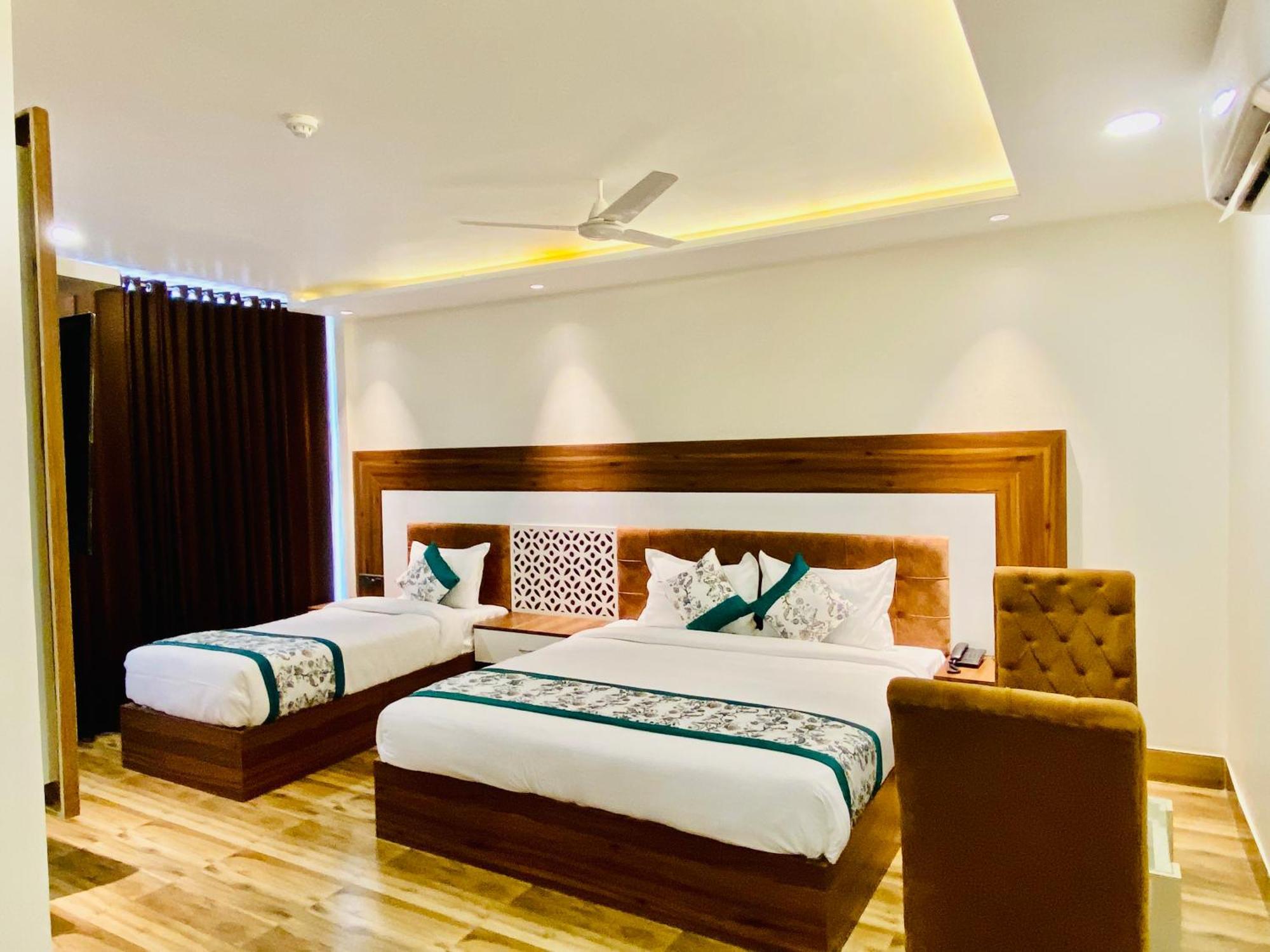 Hotel White And Restaurant 300 Mtr From Golden Temple Amritsar Dış mekan fotoğraf